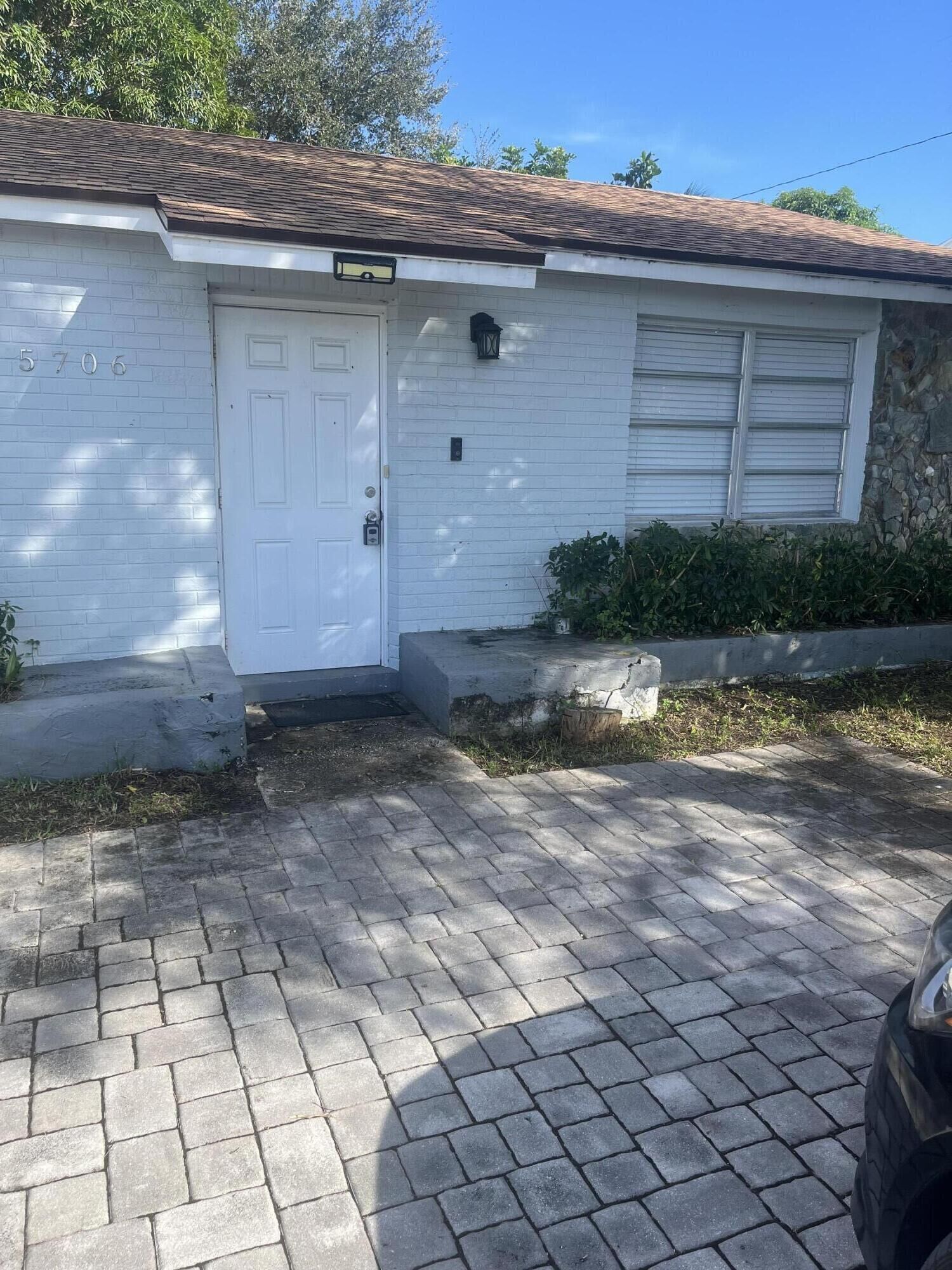 Property Photo:  5706 Candlewood Street  FL 33407 