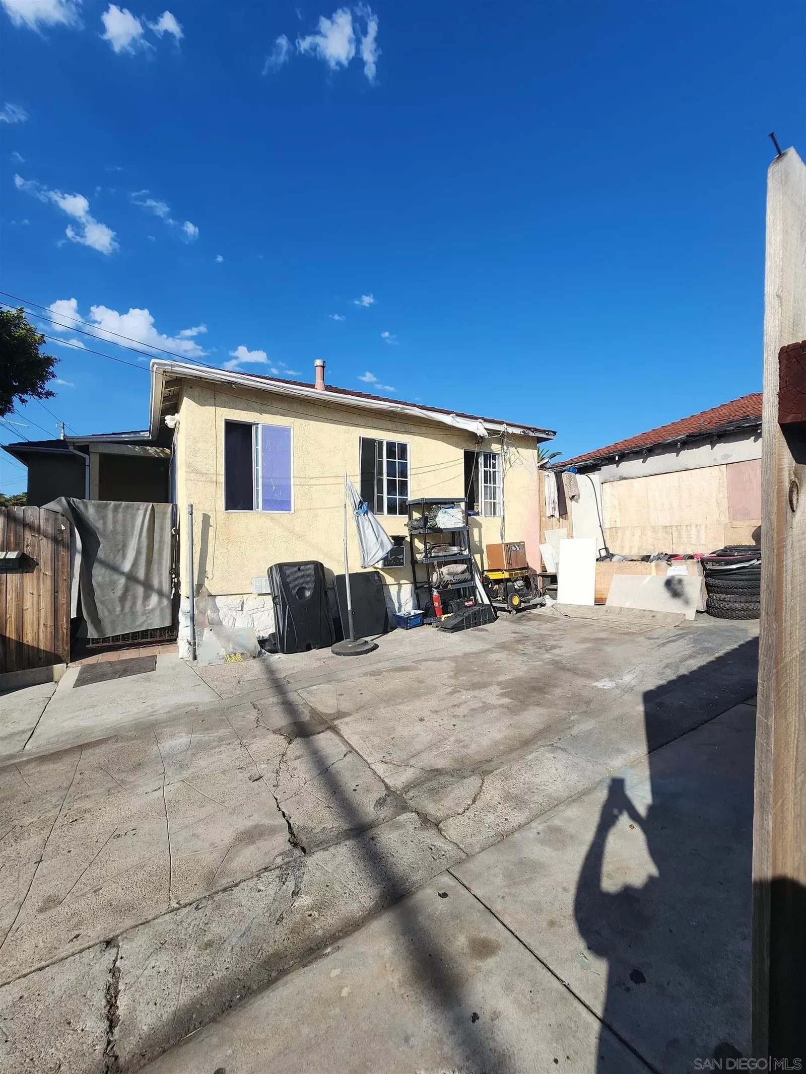 Property Photo:  515 Iona Dr  CA 92114 
