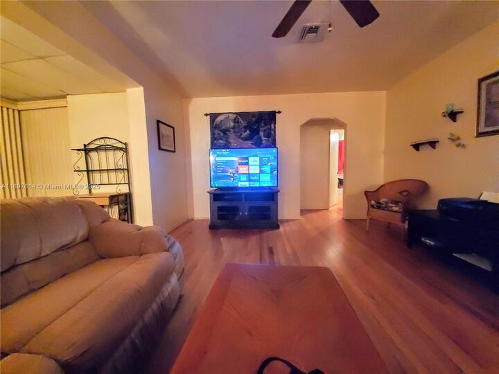 Property Photo: 1846 Wiley St FL 33020