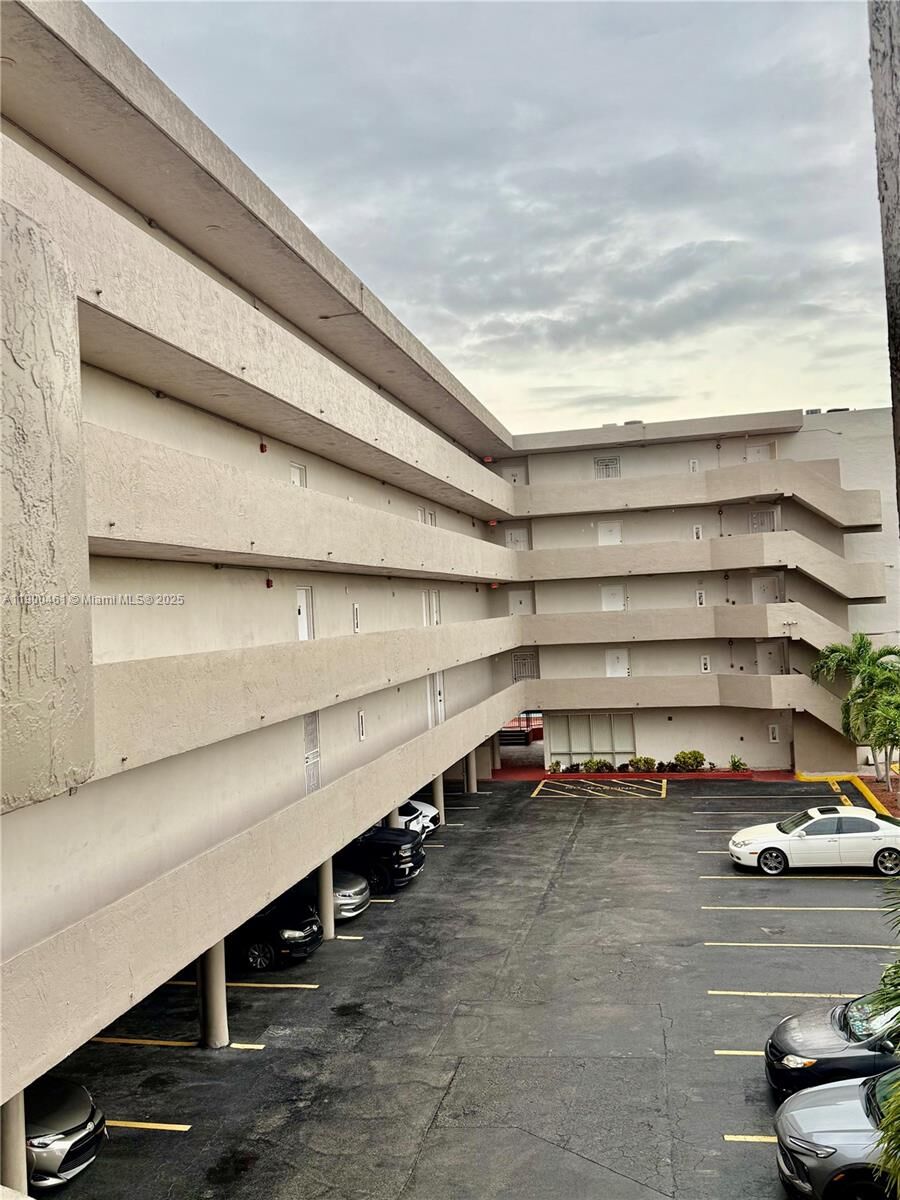 Property Photo: 802 NW 87th Ave 319 FL 33172