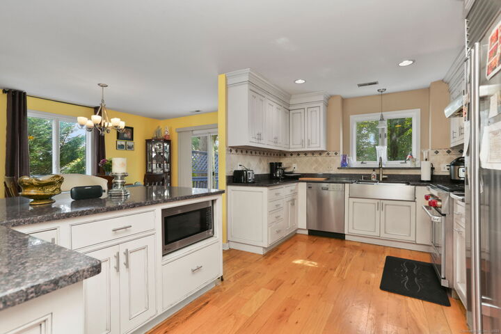 Property Photo:  5A Sunrise Road  CT 06880 