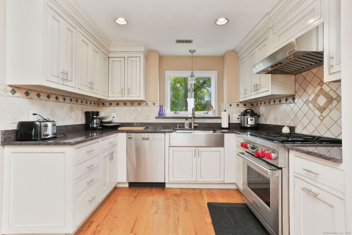 Property Photo: 5A Sunrise Road CT 06880