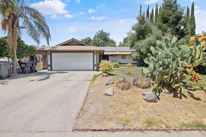 Property Photo:  849 S Cindy Street  CA 93277 