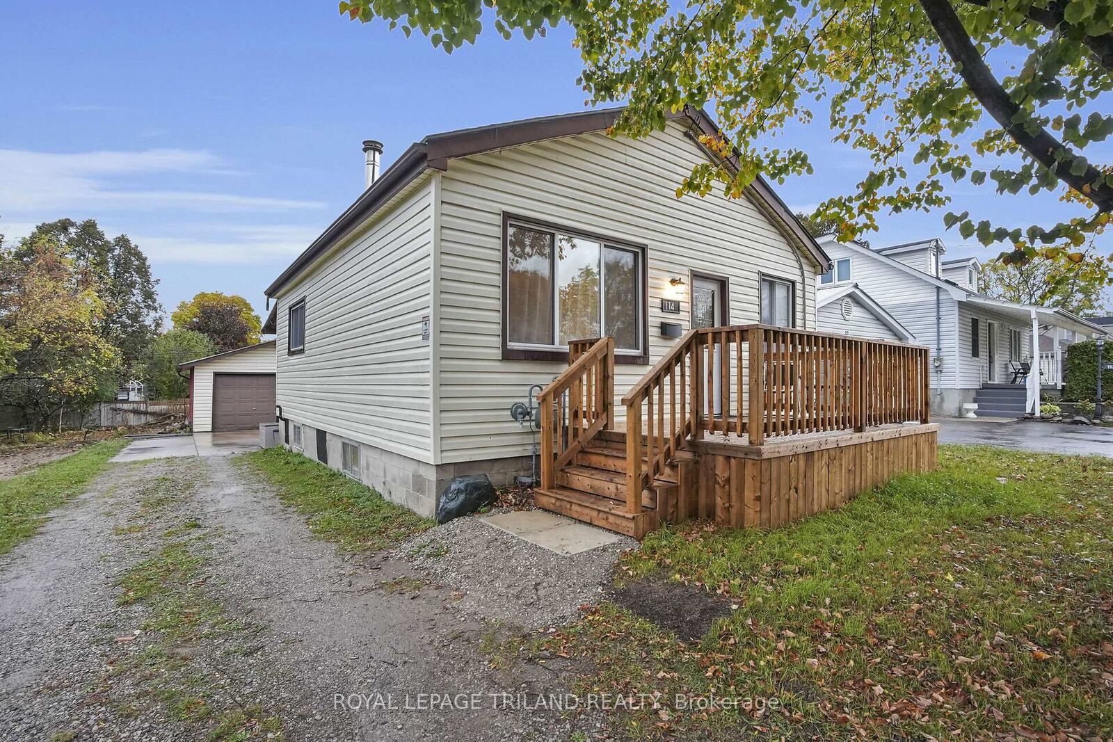 Property Photo:  114 Emery Street W  ON N6J 1S1 