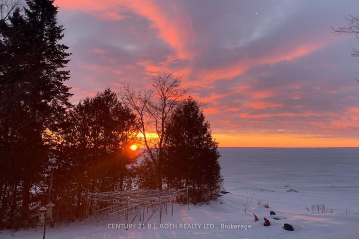 Photo de la propriété:  95 Lakeshore Road E  ON L0L 2E0 