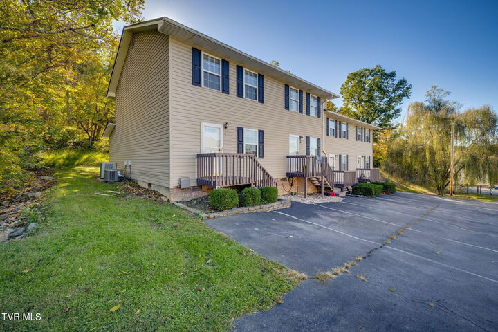 Property Photo: 200 Arrowhead Drive Drive 4 TN 37601