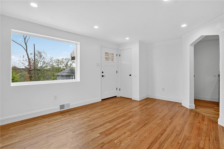 Property Photo:  1370 Harris Ave  PA 15205