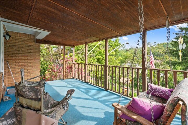 Property Photo:  100 Longvue Dr  PA 15237