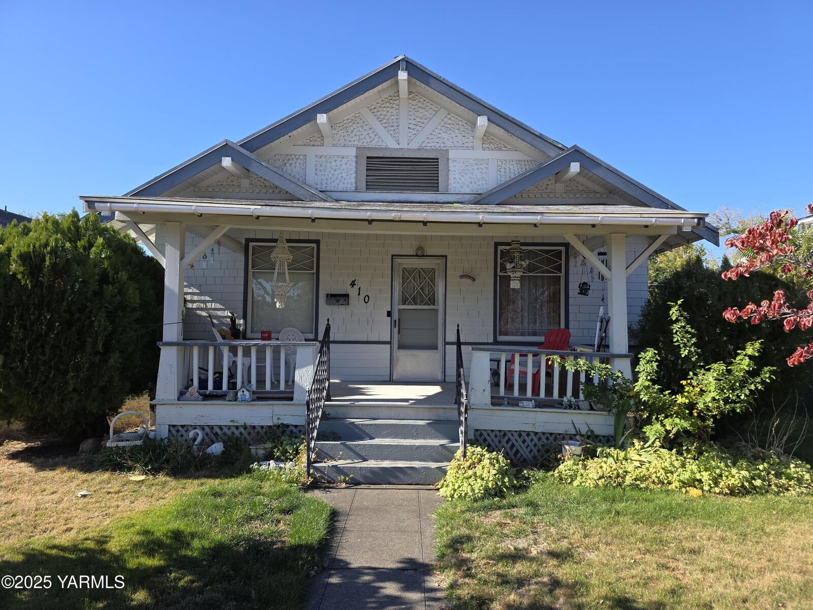 Property Photo: 410 S 9th Ave WA 98902