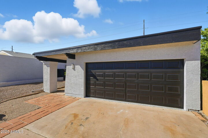 Property Photo: 2326 N 87th Way AZ 85257