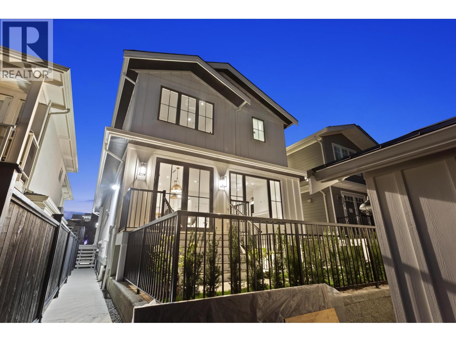 Photo de la propriété:  4315 Albert Street 2  BC V5C 2E9