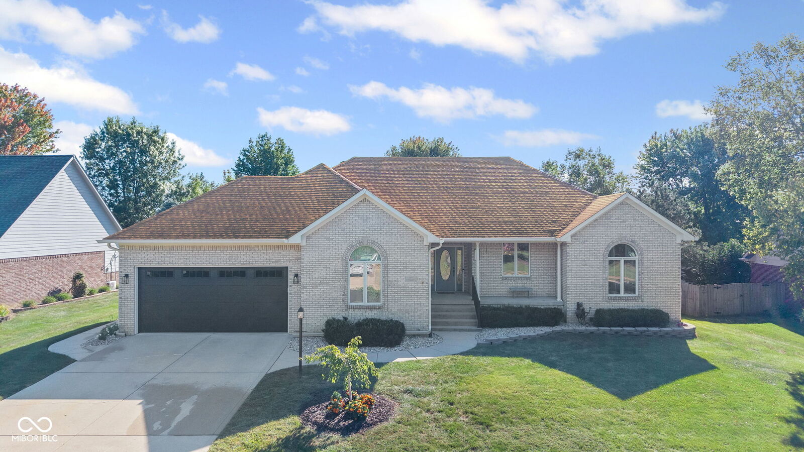 Property Photo: 10375 N Vista View Parkway IN 46158