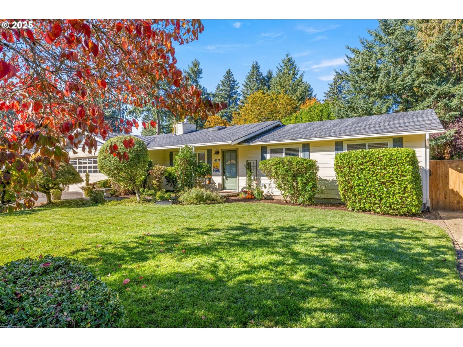 Property Photo:  4971 Lakeview Blvd  OR 97035