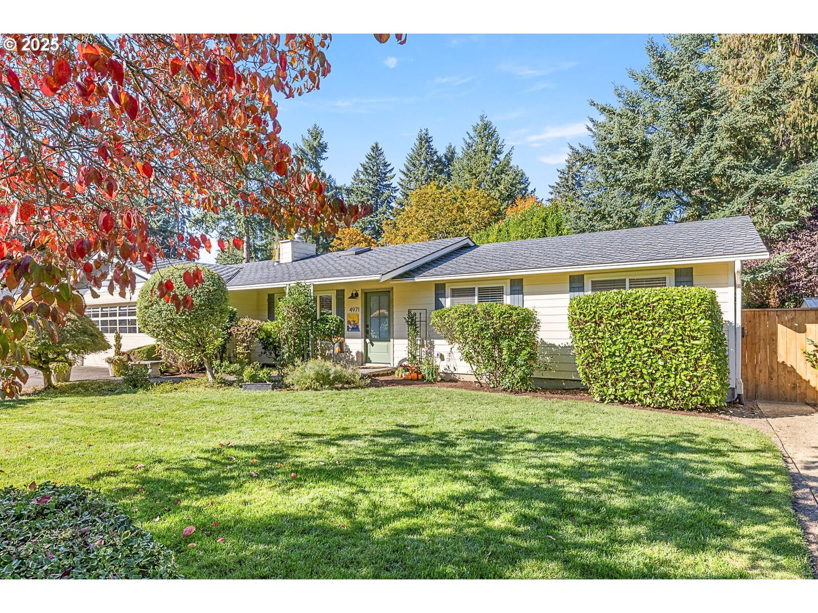 Property Photo: 4971 Lakeview Blvd OR 97035