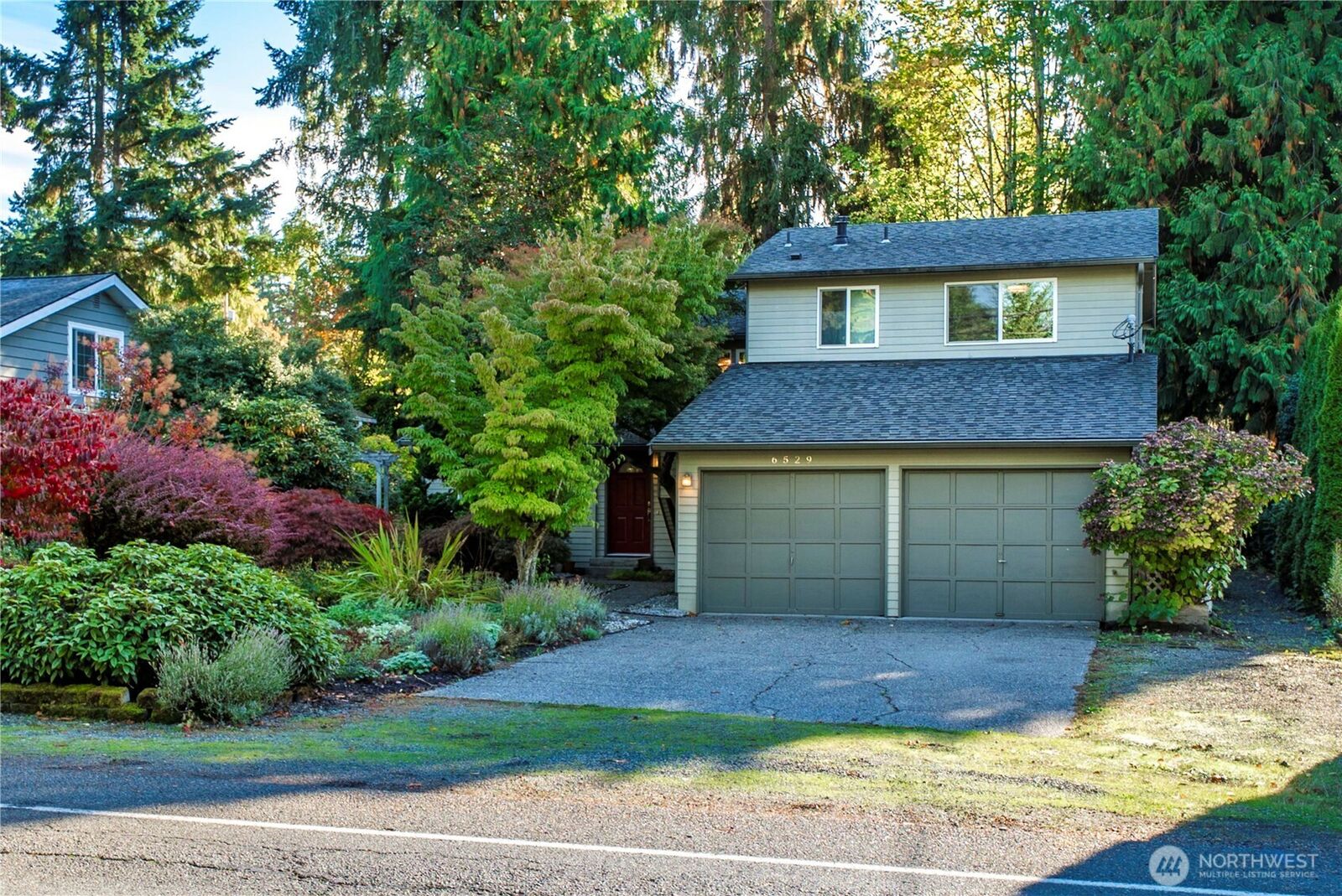 Property Photo:  6529  Arrowhead Drive NE  WA 98028 