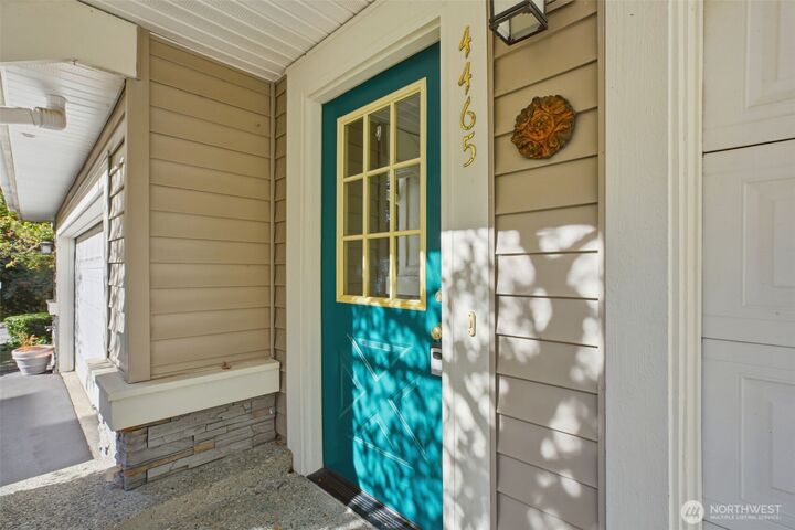 Property Photo:  4465  249th Terrace SE 2  WA 98029