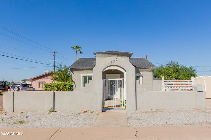 Property Photo:  632 W Jones Avenue  AZ 85041 