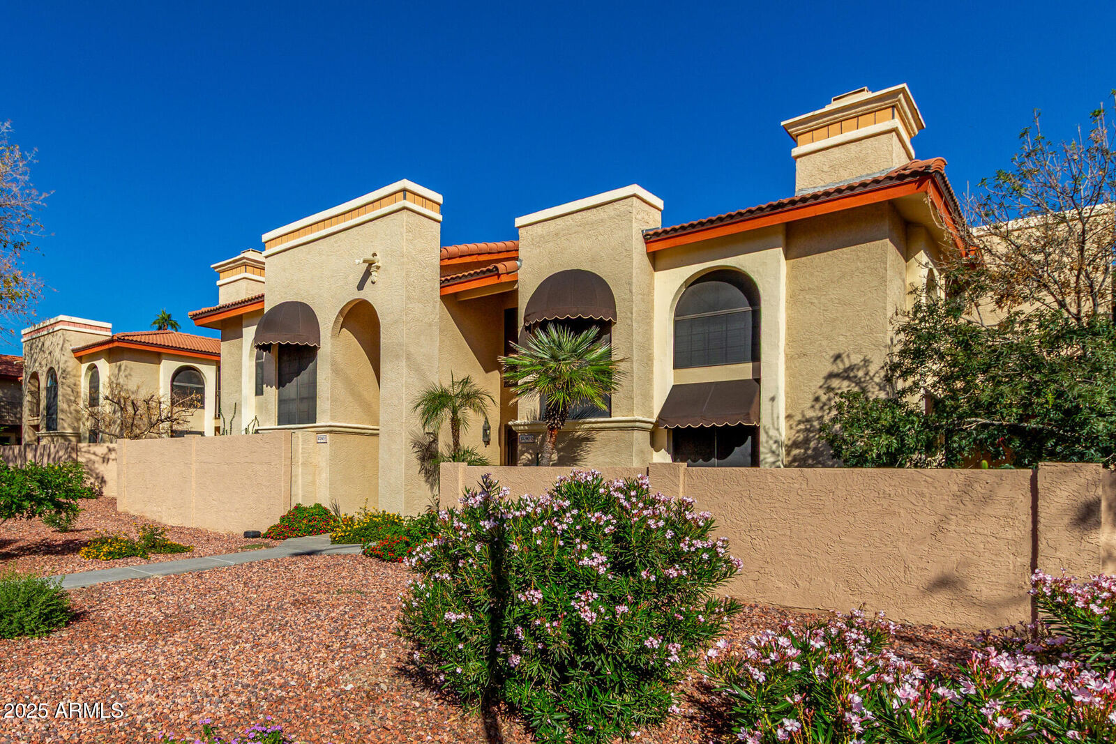 Property Photo:  10240 N 12th Place 2  AZ 85020 