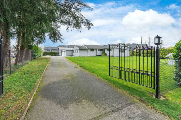 Photo de la propriété:  1361 200 Street  BC V2Z 1W5