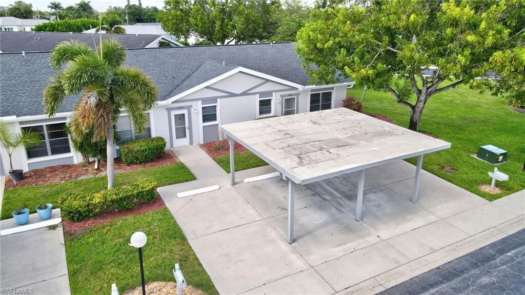 Property Photo:  6802 Bogey Dr  FL 33919 