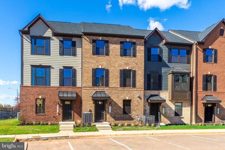 4593 Dandelion Loop  Chantilly VA 20151 photo