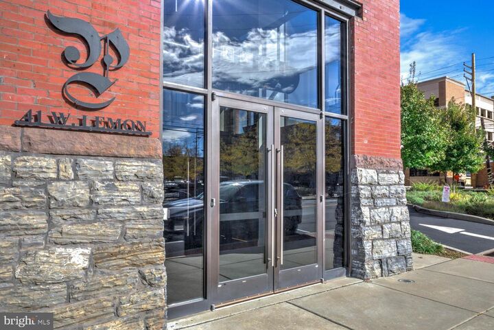 Property Photo:  41 W Lemon Street 205  PA 17603
