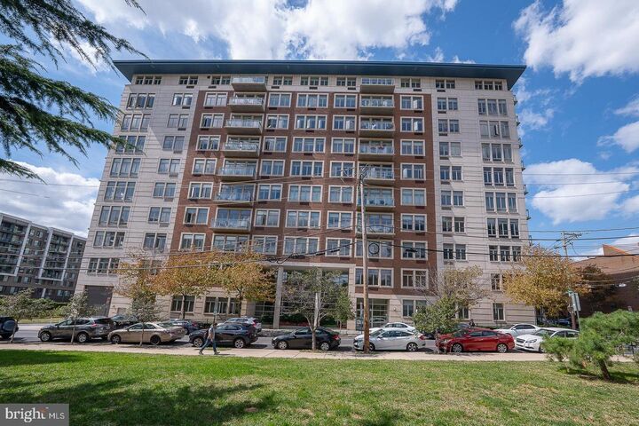 Property Photo:  1900 Hamilton Street 00 D19  PA 19130