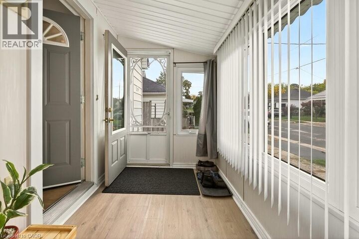 Property Photo:  259 Metcalfe Street North  ON N3Y 3Y1