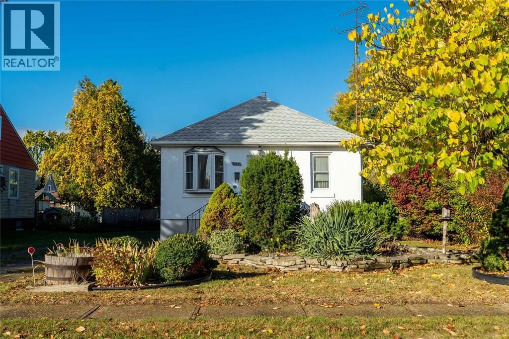 Photo de la propriété:  827 Lynwood Avenue  ON N7T 7A3