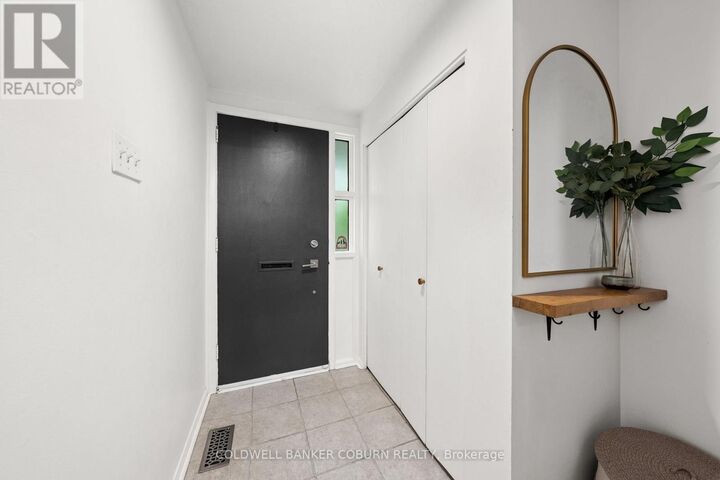 Property Photo: 767B Ridgewood Avenue ON K1V 6M8