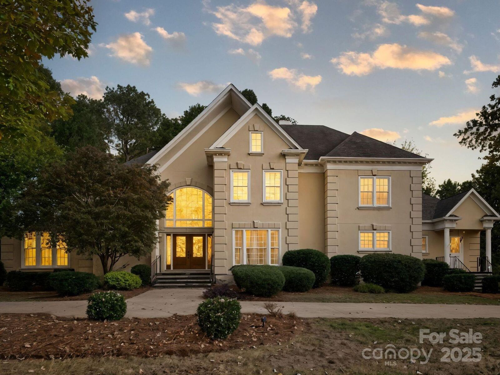 Property Photo:  6041 Providence Country Club Drive  NC 28277 