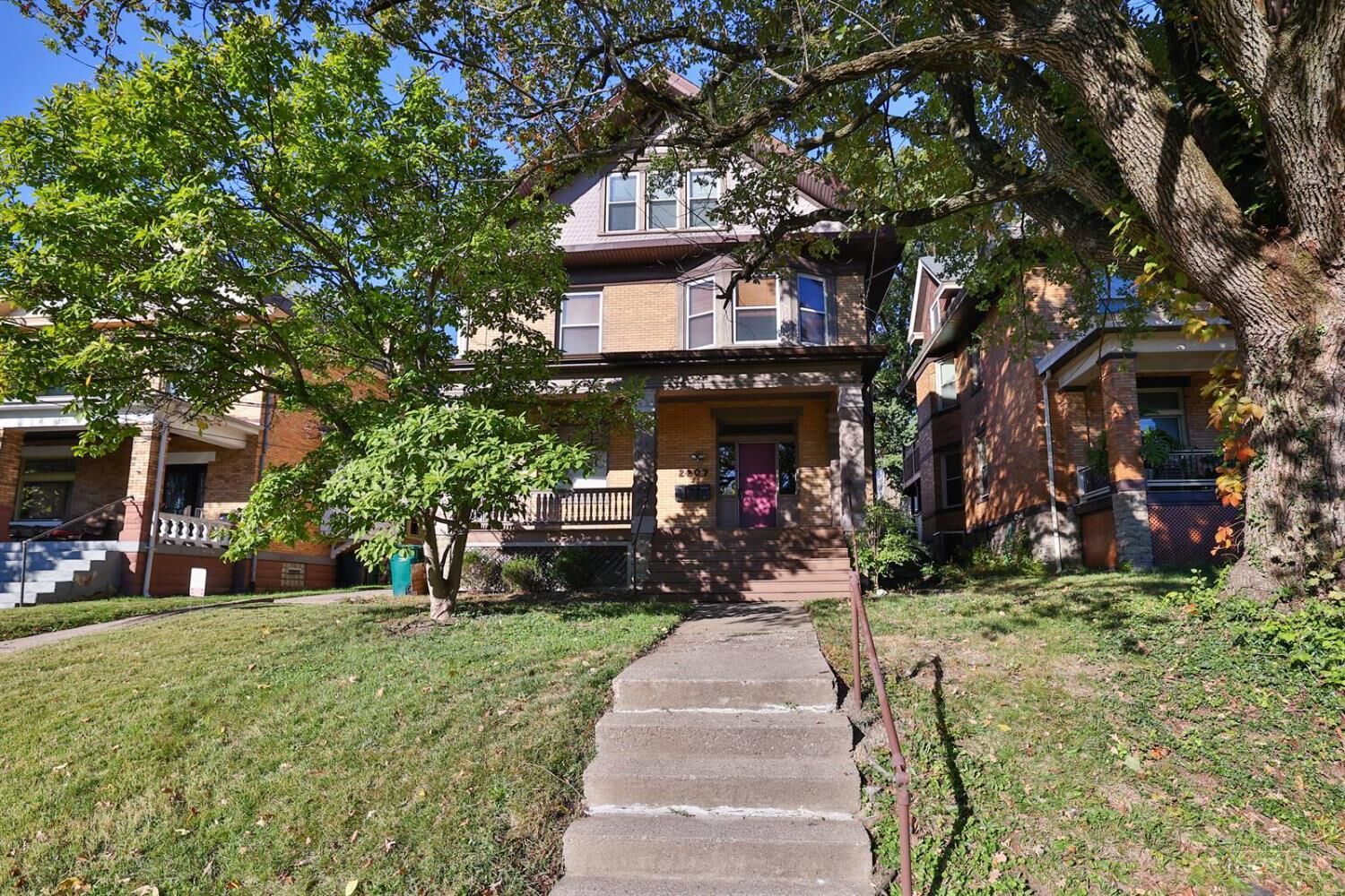 Property Photo:  2207 Burnet Avenue  OH 45219