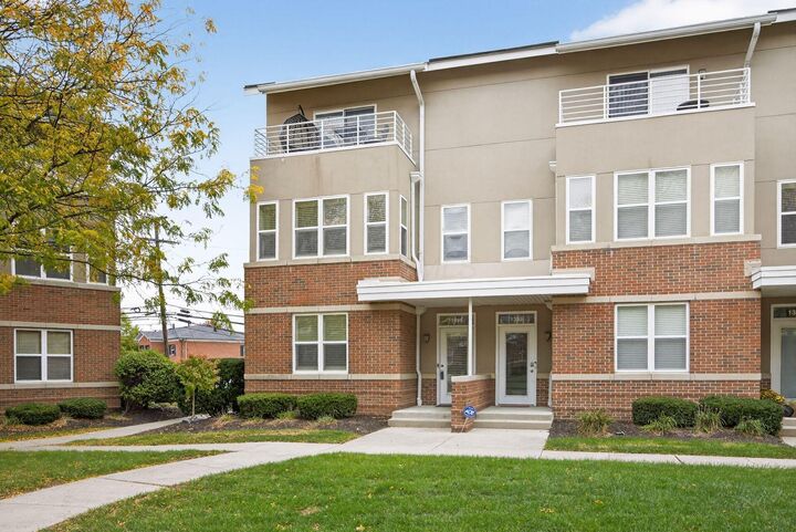 1395 Upper Green Circle  Columbus OH 43212 photo