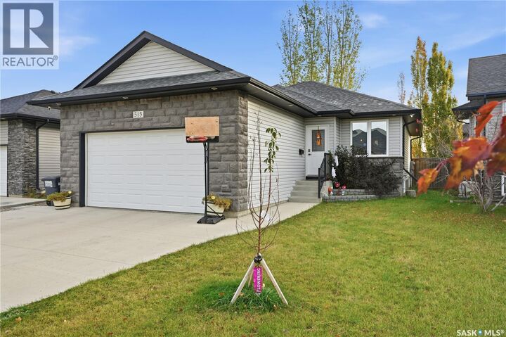 Property Photo:  515 Dickson Lane  SK S7T 0H7