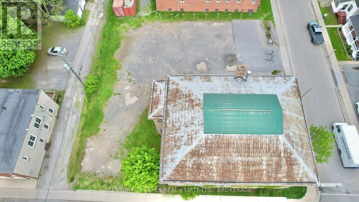 Photo de la propriété:  100 Garden Street  ON K7G 1H9