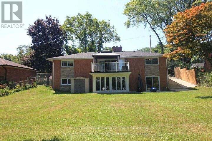 Property Photo: 133 Deer Park Circle West ON N6H 3B9