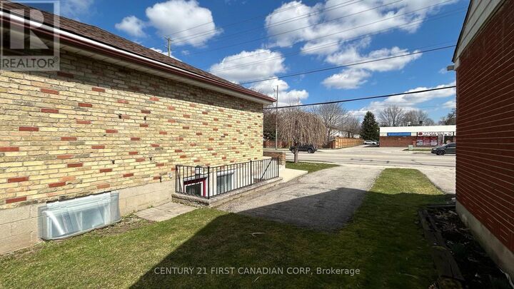 Property Photo:  1473 Adelaide Street North  ON N5X 1K3 