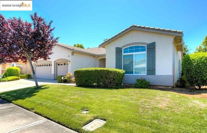 Property Photo: 930 Suntan Ln CA 94513