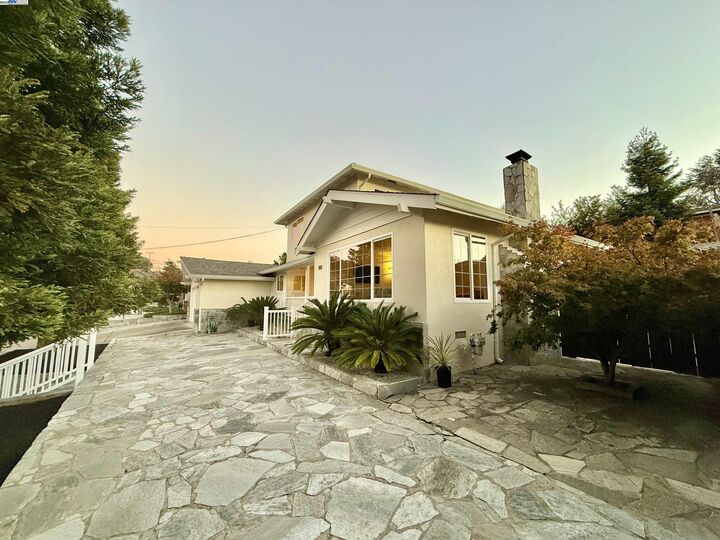 Property Photo:  2153 Lakeview Dr  CA 94577