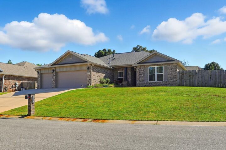 Property Photo:  3025 Crown Creek Circle  FL 32539