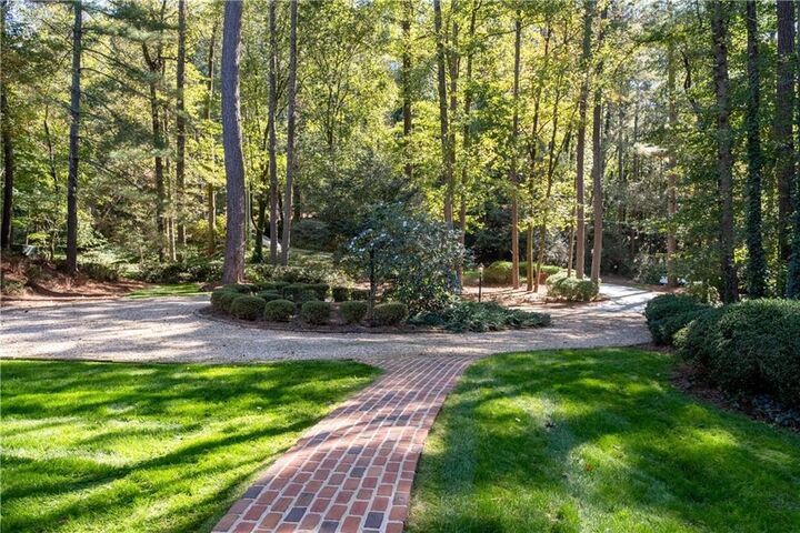 Property Photo:  1710 Winterthur Close NW  GA 30328