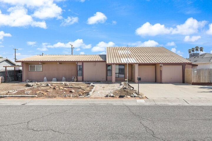 1812 S Bardo Street  Visalia CA 93277 photo