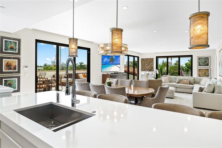 Property Photo:  1532 SE 12th St Ph-1  FL 33316