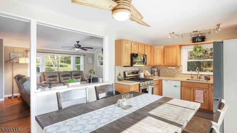 Property Photo:  7 Toad Ln  NJ 08551 