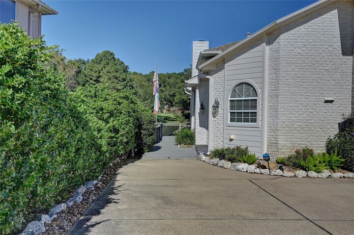 Property Photo:  1409 W Lake Shores Circle N  TX 77340 