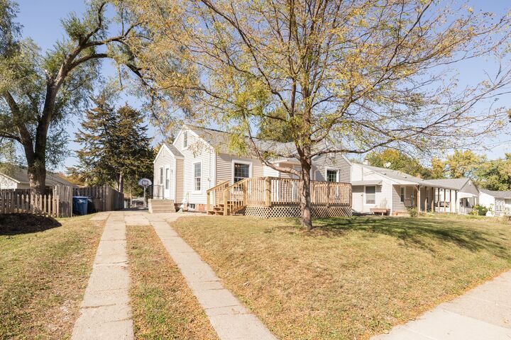 Property Photo: 1524 56th Street IA 50311