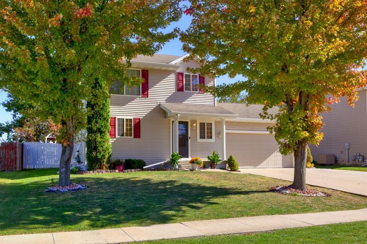 Property Photo:  535 SE Cardinal Lane  IA 50263