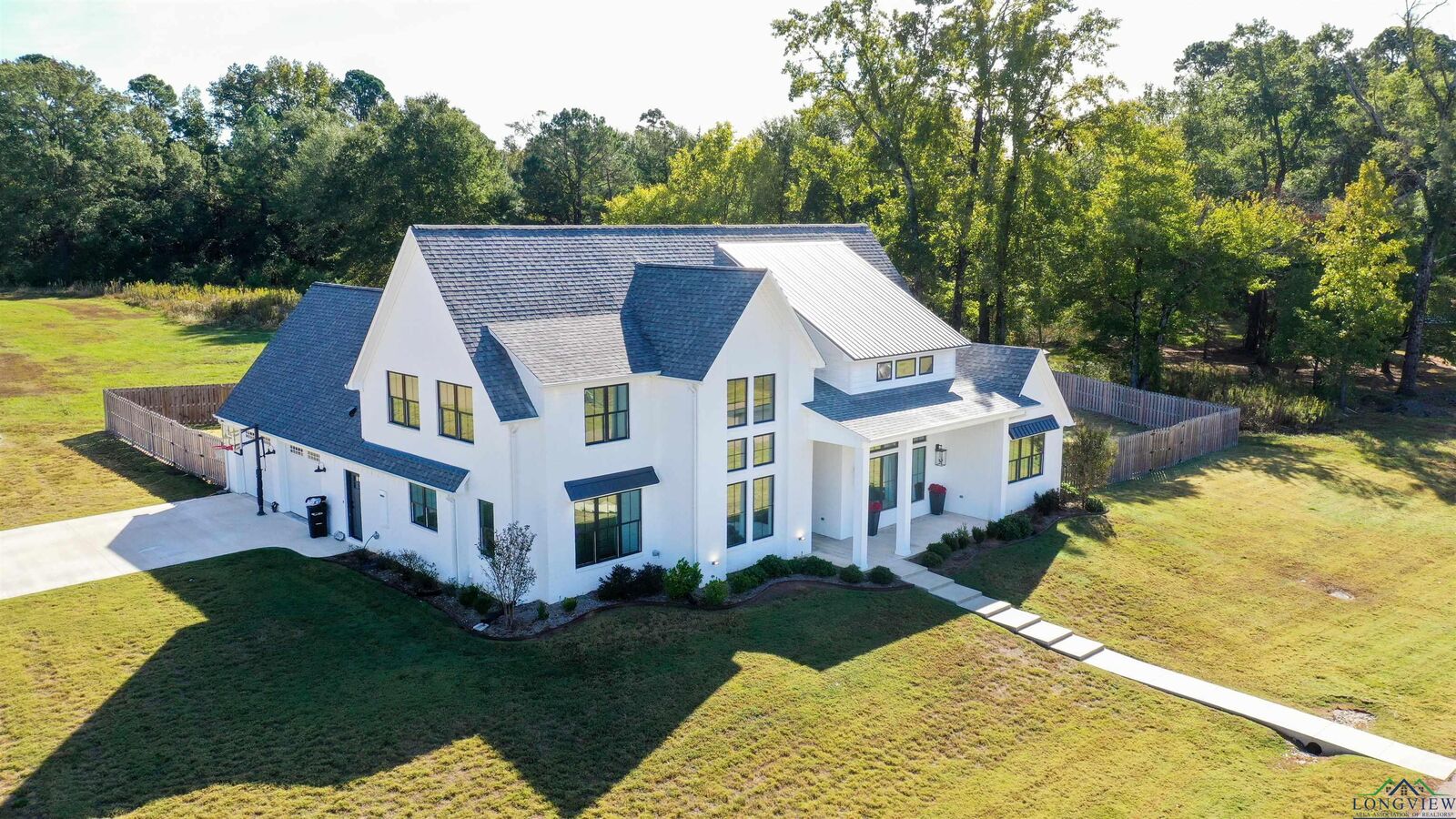 Property Photo: 8308 Greenhead Drive TX 75503