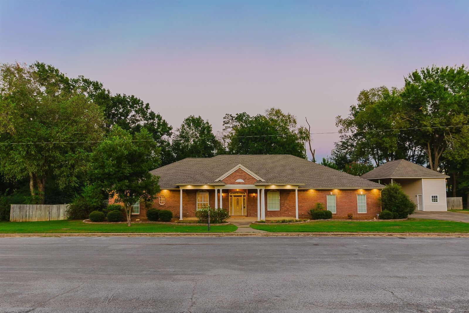 Property Photo:  160 Hollybrook  TX 75644 