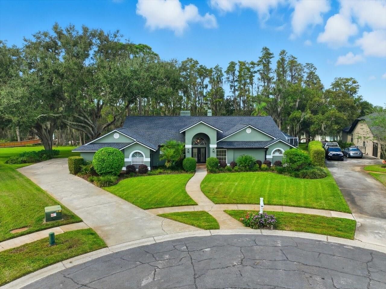 Property Photo: 302 Lake Kell Court FL 33549